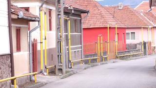 Un sat din România a fost împânzit de conducte de gaze. "E ca o centrală termică. E bătaie de joc"