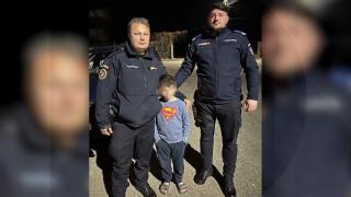 Un copil de 8 ani din Dolj a fugit de acasă, speriat că spărsese un televizor şi va fi pedepsit de părinţi. Cum l-au găsit jandarmii