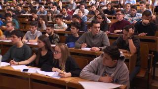 Ministerul Educaţiei vrea ca studenţii să facă doar doi ani de facultate. Angajatorii se plâng că nu au pe cine să angajeze