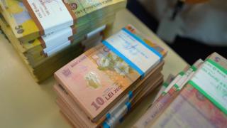 Domeniile în care se dau cele mai mari salarii din România. Venitul mediu a ajuns la 7.000 de lei pe lună