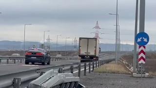 Șofer de camion, filmat în timp ce conduce cu spatele pe autostradă, în zona Turda-Sebeş. Cu ce amendă s-a ales