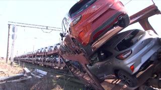 Dosar penal după accidentul feroviar din Teleorman. Marfarul încărcat cu 350 de mașini nou-nouțe urma să ajungă în Portul Constanța