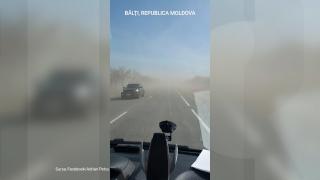Furtuna de praf care a cauzat carambolul din Ungaria a ajuns în România și Republica Moldova. Vizibilitatea pe șosele a scăzut și sub 50 de metri