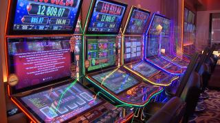 Fără păcănele lângă școli, locuri de joacă, bănci și biserici. Legea a trecut de Senat