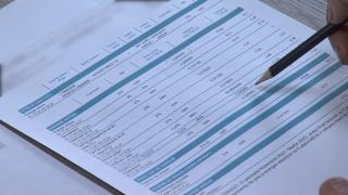 Românii care au primit două facturi la energie în câteva zile şi se pregătesc şi pentru a treia. Cei care au făcut economie, "premiaţi"