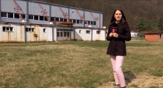 Cât a plătit statul să construiască o sală de sport la marginea unei păduri, în Gorj. Nefolosită cu anii, clădirea a rămas în paragină