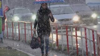 "Dimineaţă m-am trezit şi pac, zăpadă". A fost iarnă în toată regula în jumătate de ţară: când revin temperaturile de primăvară