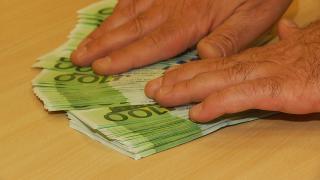 Vești proaste pentru românii cu rate în euro. Cu cât cresc după decizia BCE