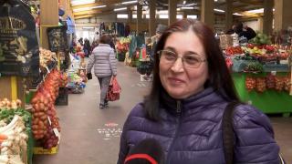 Reacţia unei cliente după ce vede că un kilogram de cartofi costă 20 lei: "Foarte scump, nu cumpăr"