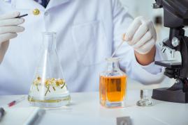 ''Otrava'' din parfumuri. Mai multe mărci, care conţin o substanţă ce poate cauza infertilitate, retrase din mall