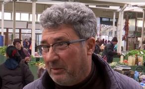 Reacţia unui client după ce vede că un kilogram de miel costă cel puţin 40 lei: ''Nu mai luăm un miel, luăm jumate''