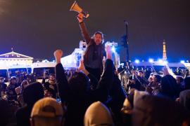 Două moțiuni de cenzură și proteste după creșterea vârstei de pensionare în Franța. Decizia lui Macron "este apogeul unei negări inacceptabile a democraţiei"