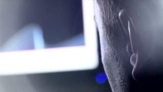 Trei tineri români au răpit 11 băieți, după ce i-au "agățat" pe un site de întâlniri pentru gay, în Italia. I-au snopit în bătaie, șantajat, jefuit și umilit