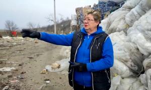 "Ce mamă poate fi? Să dai naştere unui copil şi să-l arunci la gunoi". Poliţiştii din Oraviţa o caută pe femeia care şi-a abandonat copila într-un sac menajer