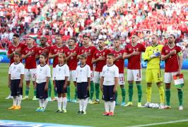 Federaţia Maghiară de Fotbal a cerut UEFA să afişeze la meciuri steagul "Ungariei Mari". FRF susţine că UEFA nu a autorizat aşa ceva