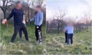 "Bă, nu mai da în el, mă!" Scene revoltătoare într-un sat din Timiş. Adolescent de 15 ani, bătut de părinţii unui alt copil