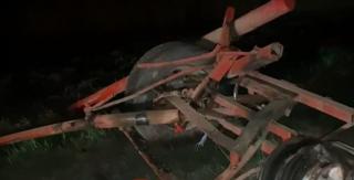 O depăşire periculoasă l-a condus spre moarte pe un şofer din Iaşi. A vrut să treacă de o altă maşină, dar a izbit din plin o căruţă