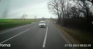 Accidentul cu doi morți din Iași a fost filmat. Logan intrat pe contrasens, zdrobit de TIR după un impact frontal înfiorător