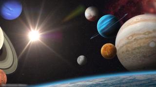 Cinci planete se aliniază în dreptul Lunii. Trei dintre ele, vizibile cu ochiul liber