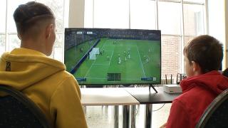 Studentii români vor "Facultatea de Jocuri Video". Vor să studieze FIFA, Fortnite şi League of Legends