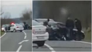 "Au intrat într-unul cu BMW, praf l-au făcut". Șofer blocat și încătușat de poliție pe mijlocul drumului, în Arad