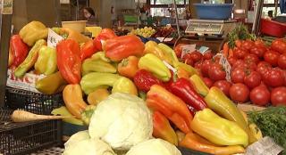 Legumele româneşti, de 3 ori mai scumpe anul acesta. Agricultorii sunt deznădăjduiţi: "Nu cred ca voi mai continua. O să plec în străinătate"