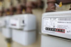 Energia se ieftineşte, dar facturile tot mari sunt. De ce plătesc românii cu până la 25% în plus la gaze și 15% la curent