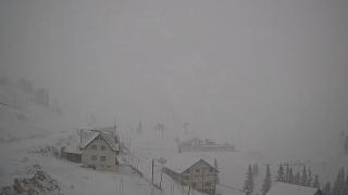 Iarna s-a dezlănțuit în România. Aproape trei metri de zăpadă la Bâlea Lac, în Brașov oamenii s-au trezit sub troiene