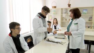 Viitorii fermieri, greu de pregătit în teren. Elevii care învață în licee cu profil agricol abia găsesc ferme unde să facă practică