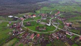 Singurul sat circular din România, pe cale să "dispară". Casele construite în ultimii ani ies din rând şi "distrug" un monument istoric