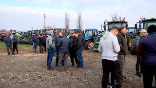 Fermierii ies în stradă în toată țara. Oamenii au ajuns la capătul răbdării și cer demisia ministrului Daea