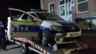 Mașină de poliție, implicată într-un accident în Mehedinți. Autospeciala a lovit din plin un vehicul condus de un începător