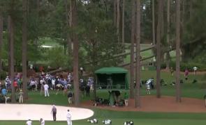 Clipe de groază în timpul unui turneu de golf din SUA. Trei copaci imenşi au căzut în mijlocul spectatorilor
