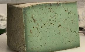 Inovaţii în meniul de Paşte 2023: brânză maturată cu busuioc şi spirulină. "Sunt păstraţi toţi nutrienţii"