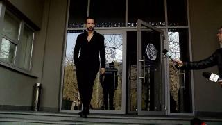 Andrew şi Tristan Tate, în uralele fanilor la DIICOT. Cei doi fraţi chemaţi pentru o nouă percheziție informatică