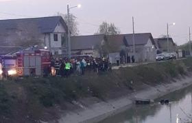 Tragedie de Florii, în Dâmbovița. Un tânăr a murit la doar 23 de ani, după ce s-a răsturnat cu un motocultor într-un canal cu apă