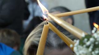 Când va ajunge Sfânta Lumină de Paște în România şi cum va fi distribuită la toate parohiile din țară