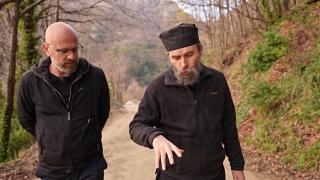 "Ne se poate explica, se poate trăi". Cum decurge o zi pe muntele Athos şi cum ţin legătura călugării cu lumea exterioară: au canal de YouTube şi grupuri de WhatsApp