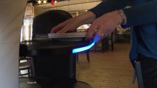 Ideea unui antreprenor care nu găsea angajaţi pentru restaurantul său. Noua modă a ajuns deja în toate colţurile lumii