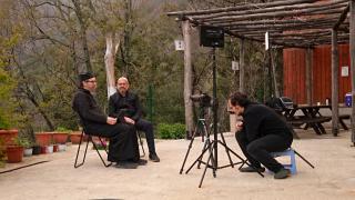 Călugării de pe Athos au podcast: "Aş dori să scriu, dar nimeni nu mai citeşte". Povestea tânărului dependent de tehnologie: "Părinte, neapărat să plec mâine"