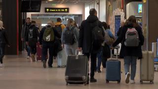 Cozi şi agitaţie pe Otopeni, după ce mai multe zboruri Wizz Air au fost anulate. Pasagerii s-au trezit blocaţi pe aeroport 