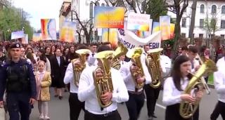 "Nu mai sunt bariere care ne separă". Marşul Învierii din Timişoara a adunat peste 500 de creştini. Evenimentul, sărbătorit în acorduri de fanfară