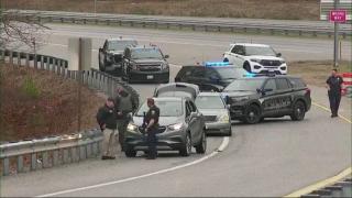 Val de violențe armate în SUA. Un bărbat a fost acuzat pentru crimă multiplă după un nou atac soldat cu 4 morți și 3 răniți