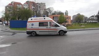 Femeie atacată cu sălbăticie de un recidivist în centrul oraşului Arad. Nimeni nu a intervenit să o salveze. "Poliţia nu îşi face treaba"
