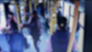 Momente şocante într-un autobuz, în Piteşti. Un tată şi cei doi fii au snopit în bătaie un călător şi au provocat un scandal monstru