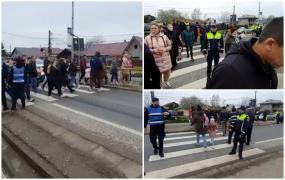Proteste pe trecerea de pietoni din Leţcani, după moartea lui Luca, băieţelul de trei ani călcat de TIR chiar în faţa tatălui şi fratelui mai mare