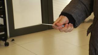 Elevul "cuțitar" care a scos briceagul la un profesor de sport, în Bacău, era în grija asistenților sociali de la vârsta de 5 ani