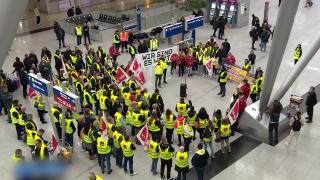 Germania, paralizată de greve. După angajaţii din 4 mari aeroporturi, urmează proteste şi la căile ferate