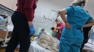 "Nu o primeşte nimeni! Nici Arafat!". Femeie de 240 de kg din Botoșani, jignită și internată abia după 12 ore, în urma unei lovituri la genunchi