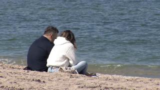 De ce se înghesuie tinerii în Vama Veche de 1 Mai, deşi cazarea costă şi 100 de euro pe noapte